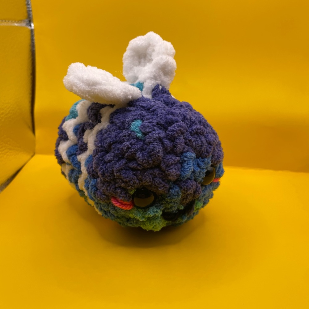 Crochet bumble bee handmade. message me if you want different colors!